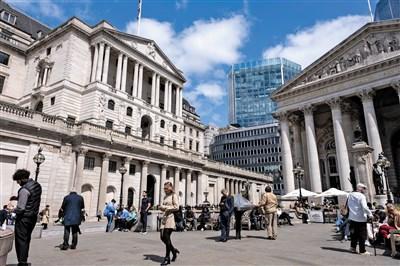英国央行 降息25个基点